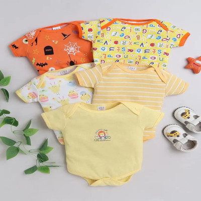 বেবি কিপার ৫ পিসের কম্ব,কালার চুজ করার অপশন নেই, ছেলে বাবু না মেয়ে বাবু সিলেক্ট করে দিন প্রতি কালারের এক পিস করে ৫ পিসের সেট মিলিয়ে দিব ইনশাল্লাহ৷