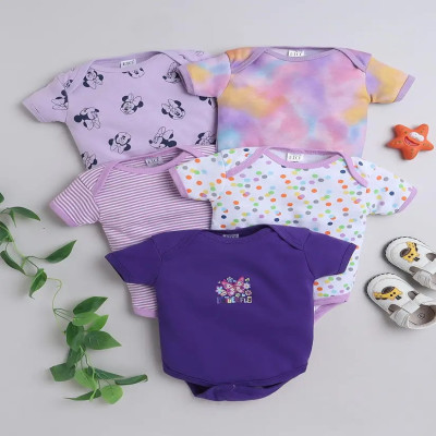 বেবি কিপার ৫ পিসের কম্ব,কালার চুজ করার অপশন নেই, ছেলে বাবু না মেয়ে বাবু সিলেক্ট করে দিন প্রতি কালারের এক পিস করে ৫ পিসের সেট মিলিয়ে দিব ইনশাল্লাহ৷