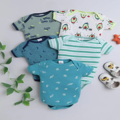 বেবি কিপার ৫ পিসের কম্ব,কালার চুজ করার অপশন নেই, ছেলে বাবু না মেয়ে বাবু সিলেক্ট করে দিন প্রতি কালারের এক পিস করে ৫ পিসের সেট মিলিয়ে দিব ইনশাল্লাহ৷