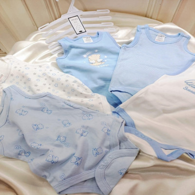 বেবি কিপার ৫ পিসের কম্ব,কালার চুজ করার অপশন নেই, ছেলে বাবু না মেয়ে বাবু সিলেক্ট করে দিন প্রতি কালারের এক পিস করে ৫ পিসের সেট মিলিয়ে দিব ইনশাল্লাহ৷